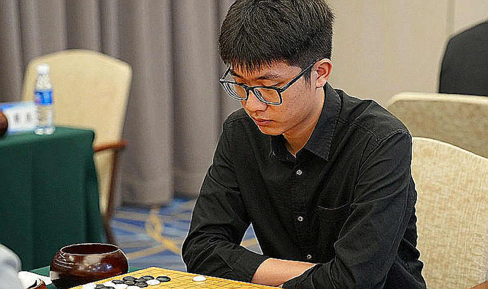 FIDE अध्यक्ष का नाम, FRITZ 20 का विज्ञापन और एक अनुपस्थित प्रेस विज्ञप्ति: शतरंज-मीडिया की तीन-दस्तावेज़ी जाँच